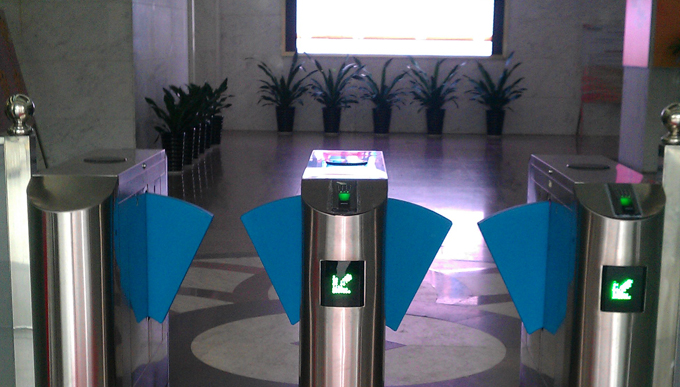 人臉識(shí)別測(cè)溫門(mén)禁一體機(jī)怎么安裝使用？有哪些功能